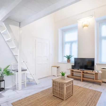 The Almond Loft At Harsfa 31 * Boedapest